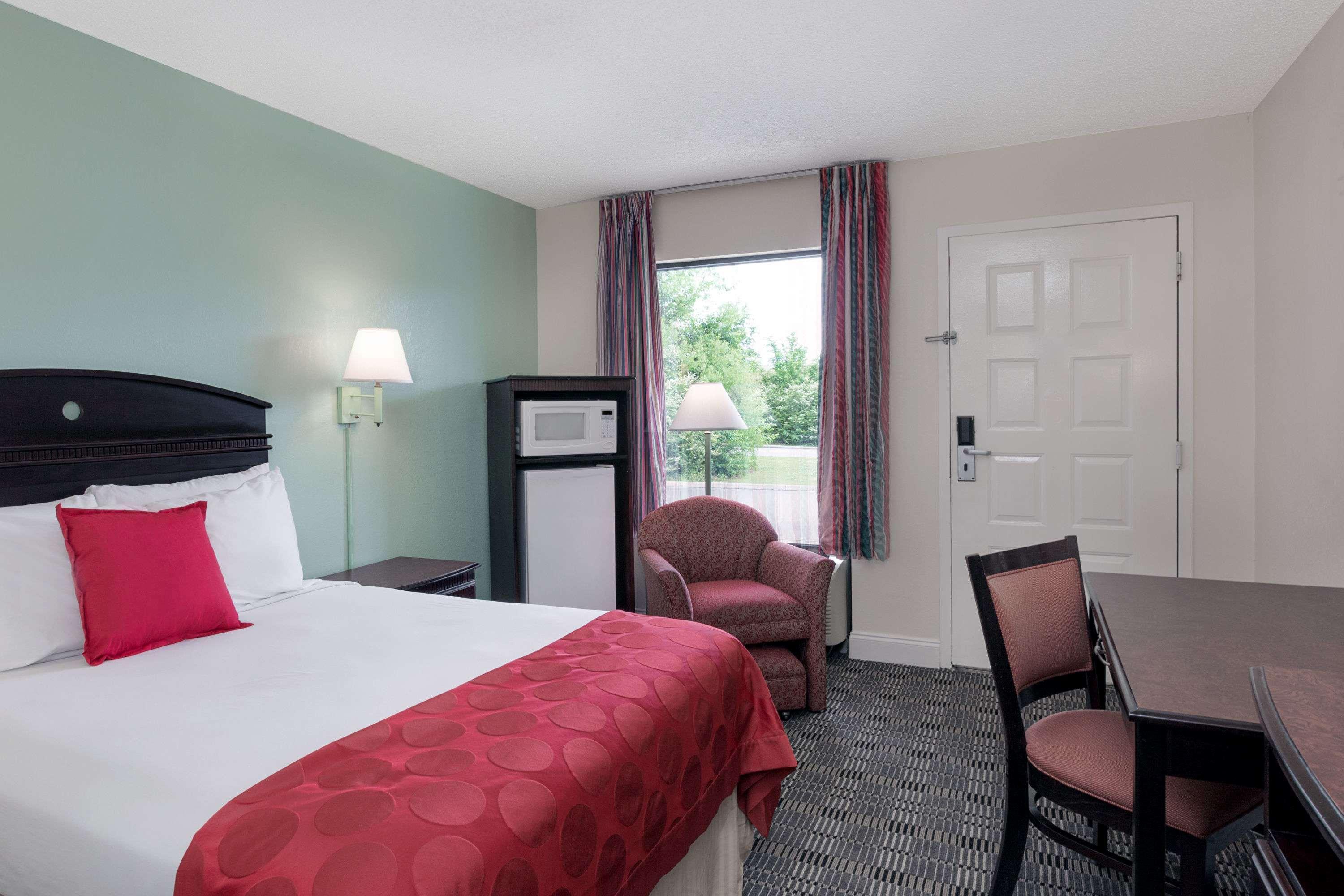 Ramada By Wyndham Pelham Hotell Eksteriør bilde